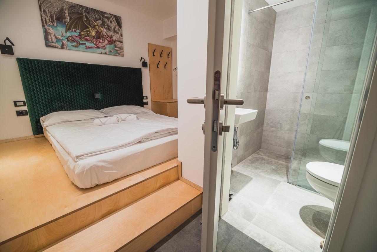 Dragons Dream Hostel リュブリャナ エクステリア 写真